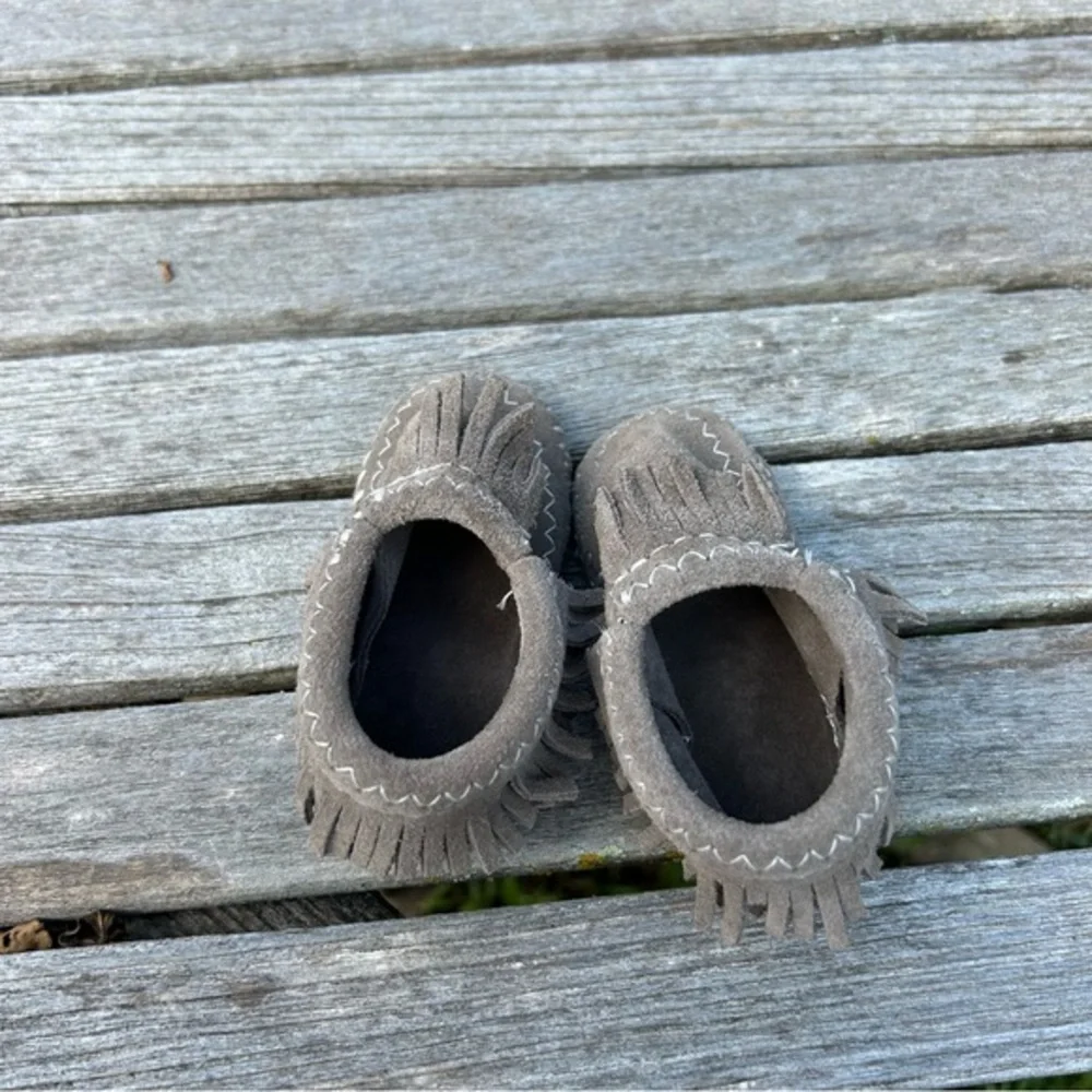 Infant Suede Minnetonka‎ Riley Bootie - size 2